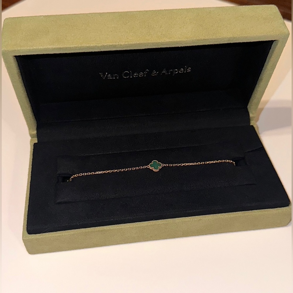 Authentic Sweet Alhambra Emerald Van Cleef & Arpels Bracelet